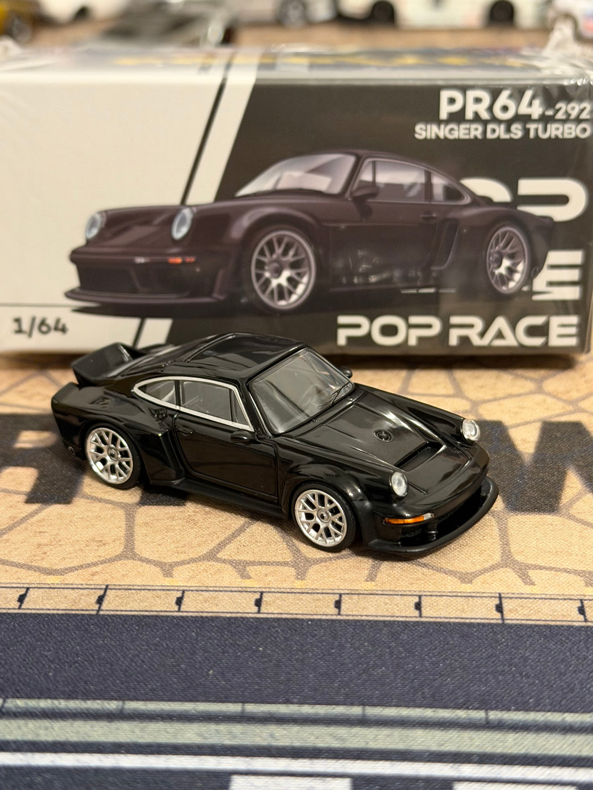 Pop Race 1:64 Porsche 911 Singer DLS Turbo Black 292