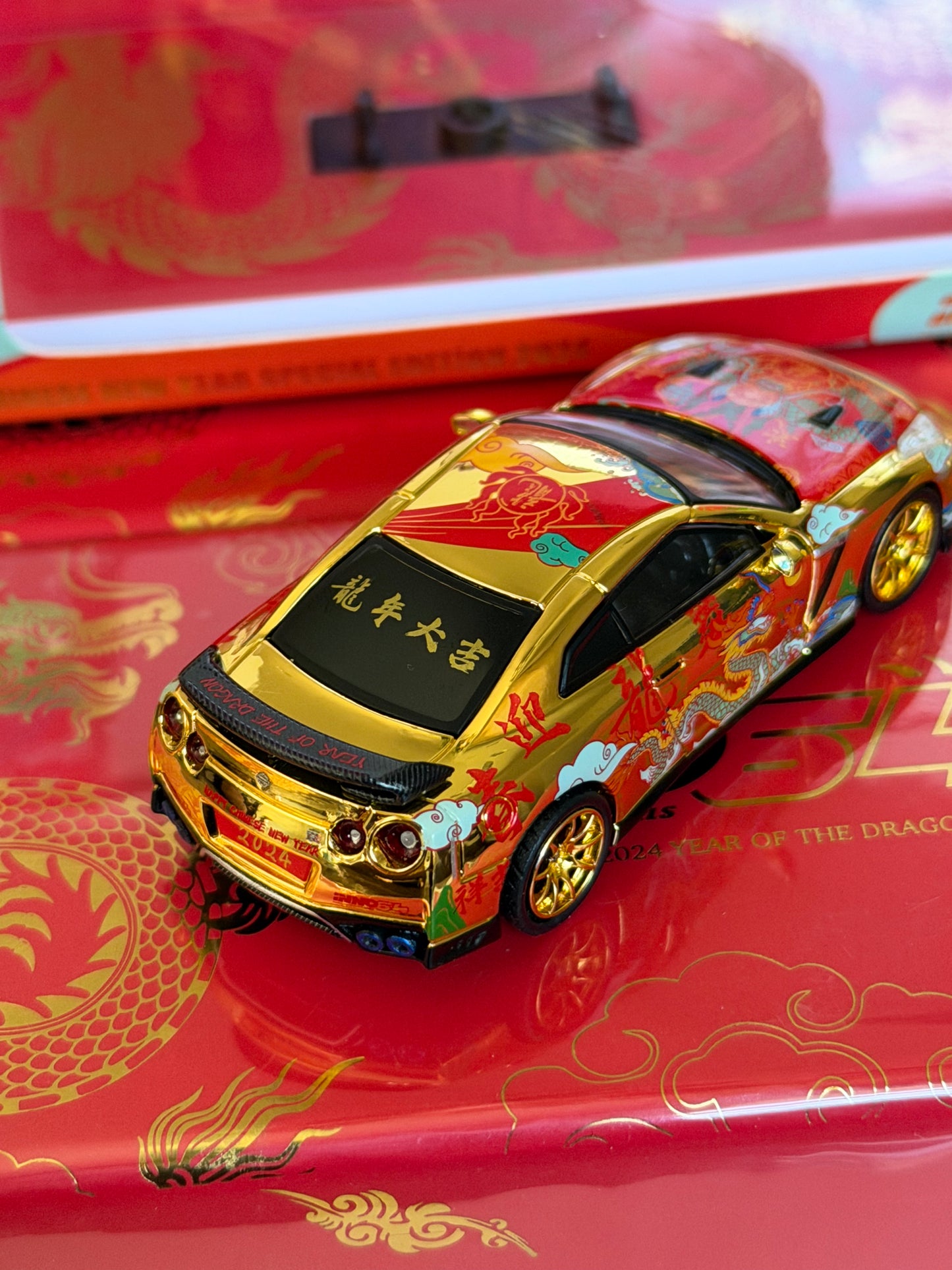 INNO64 1:64 Nissan GT-R R35 2024 Chinese New Year - Chrome Gold