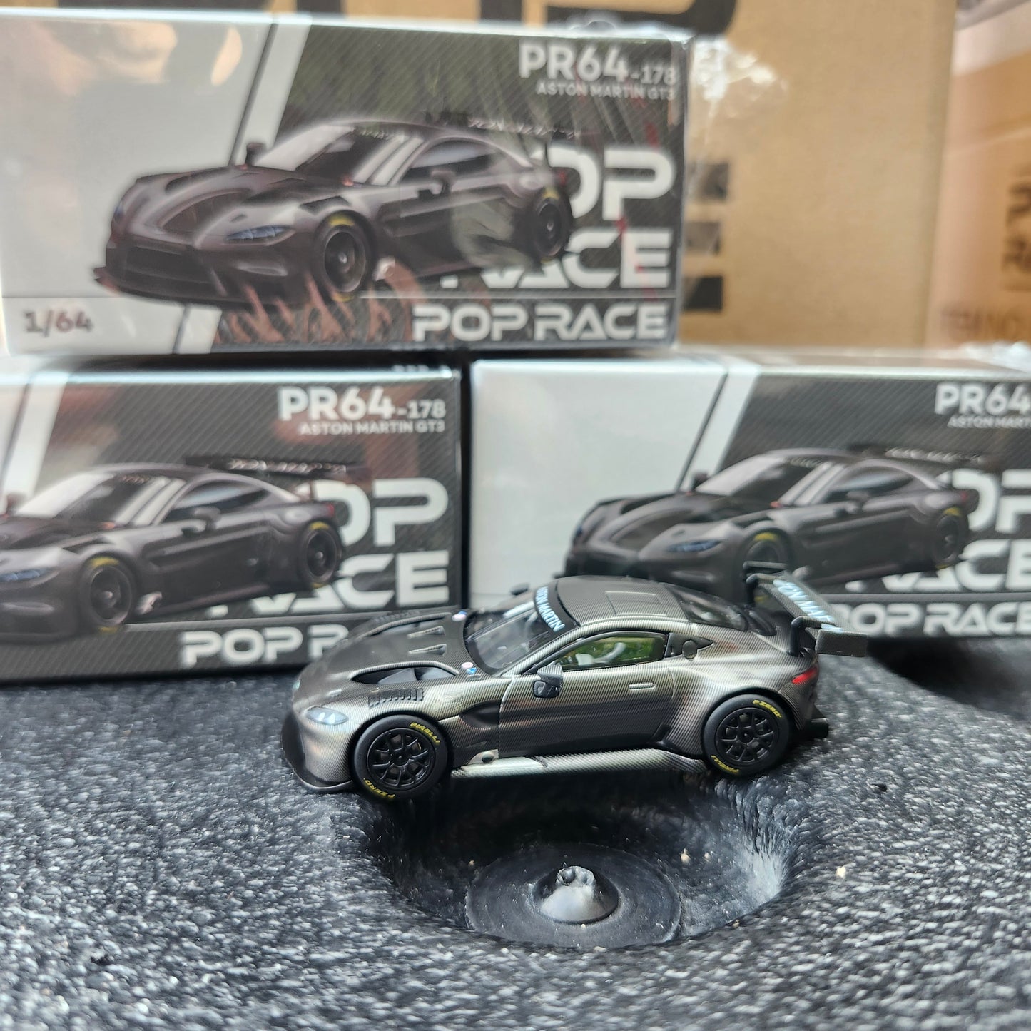 Pop Race Aston Martin GT3 Carbon Edition