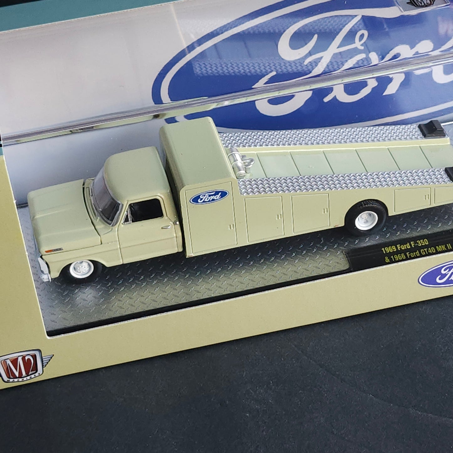 M2 Machines 32500 R89 1969 Ford F350 & 66 Ford GT40 MK2