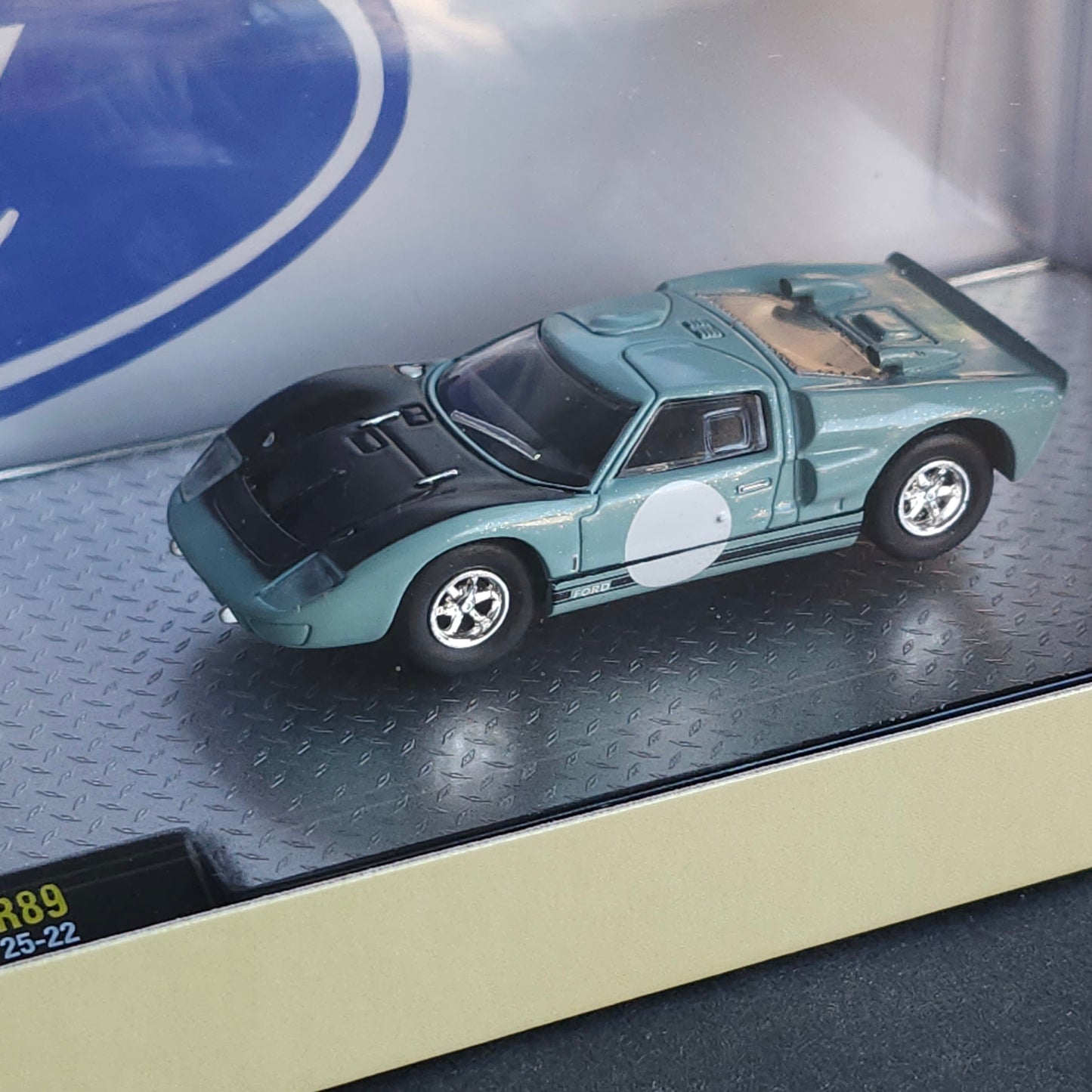 M2 Machines 32500 R89 1969 Ford F350 & 66 Ford GT40 MK2