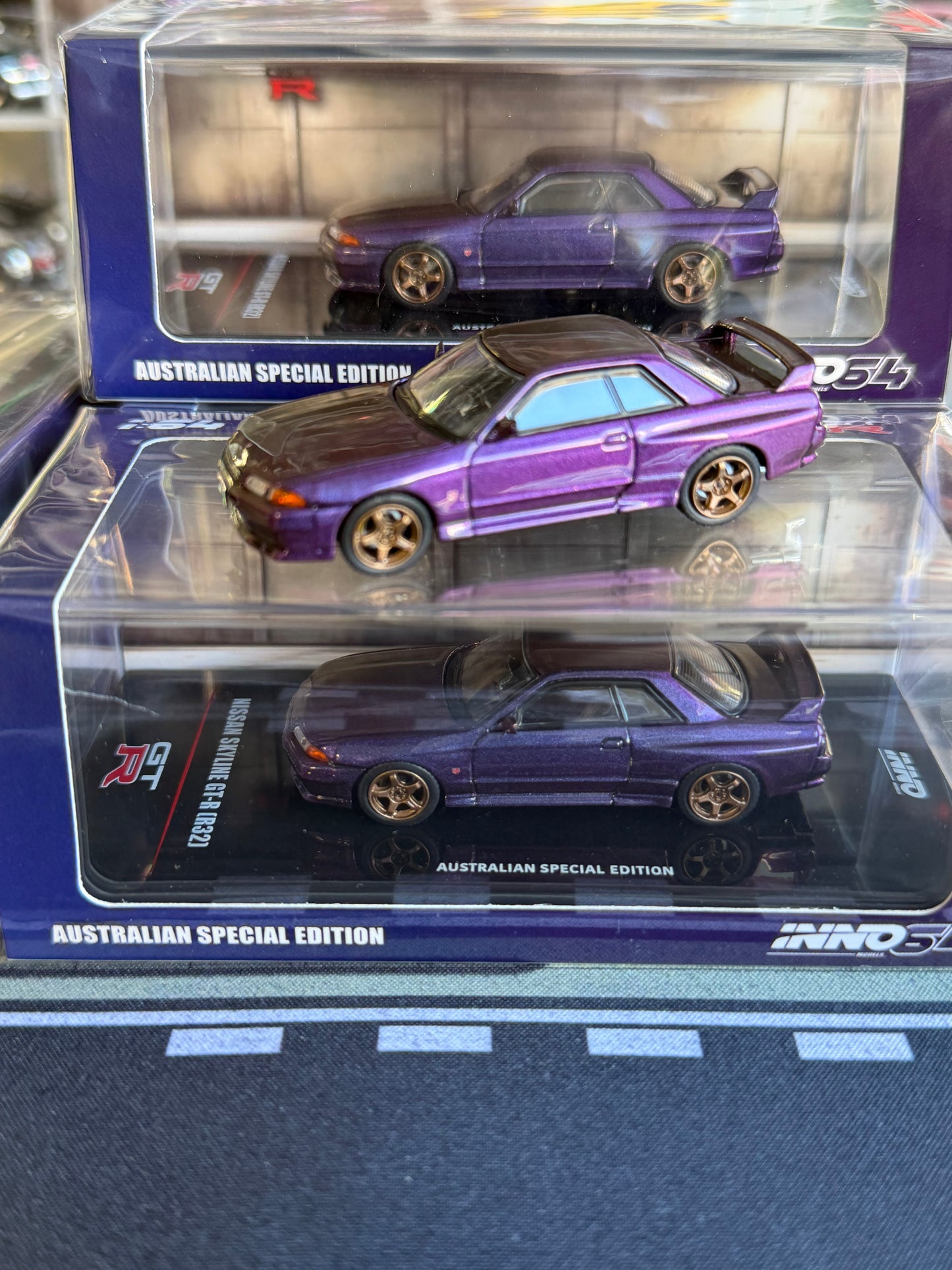 Inno64 Nissan Skyline GTR32 Midnight Purple Australia Special Edition
