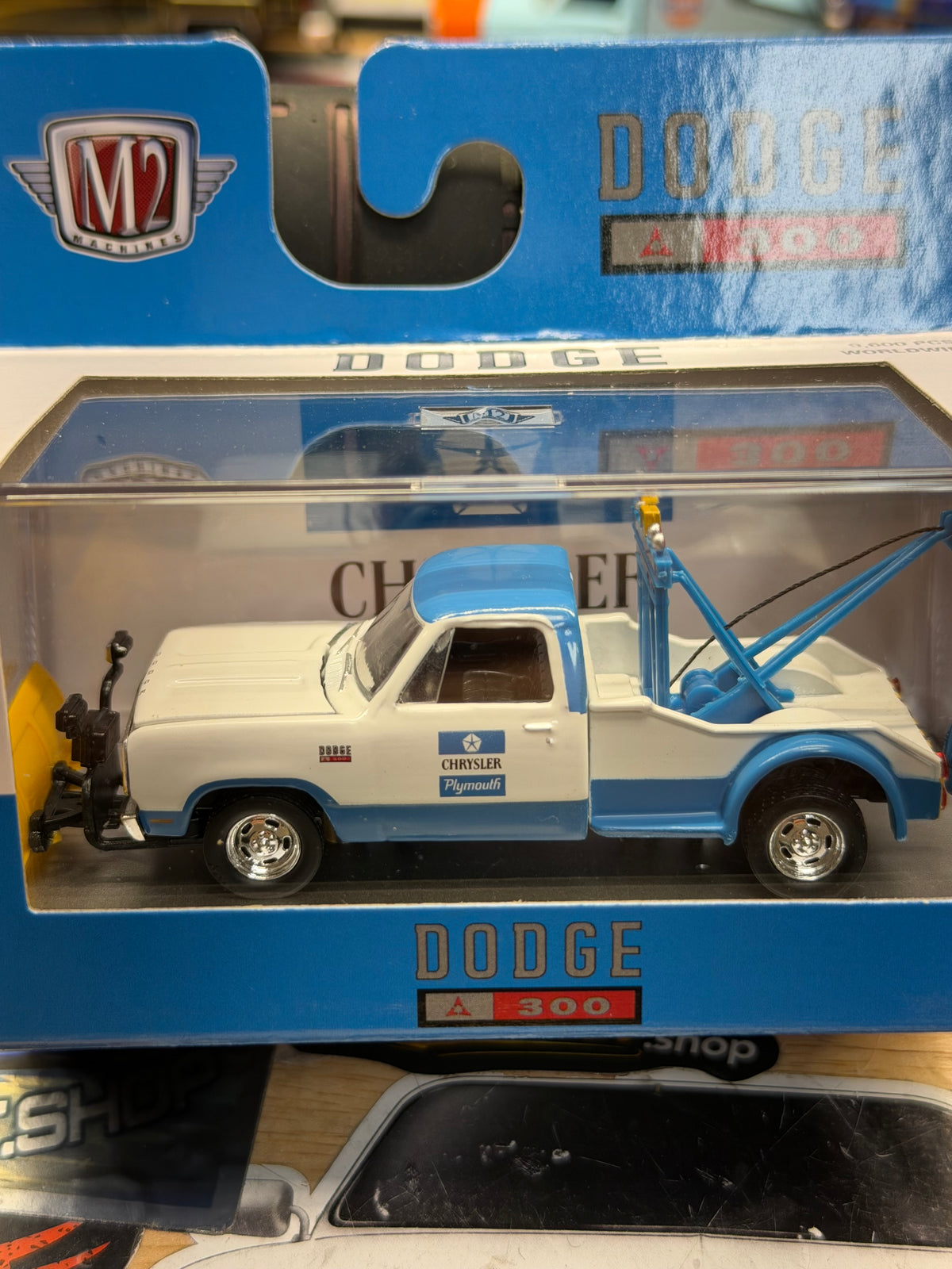 M2 Machines R111 1972 Dodge D-300 Tow Truck