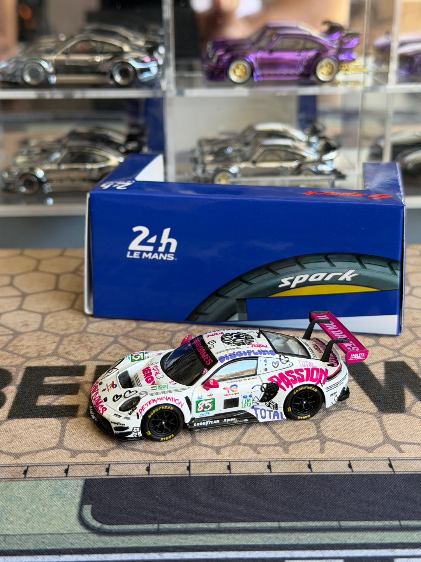 SPARK 1/64 Porsche 911 GT3 R LMGT3 No.85 IRON DAMES Le Mans 24H 2025 C. Martin