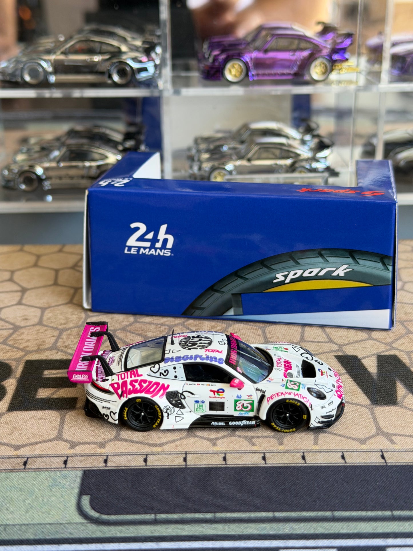 SPARK 1/64 Porsche 911 GT3 R LMGT3 No.85 IRON DAMES Le Mans 24H 2025 C. Martin