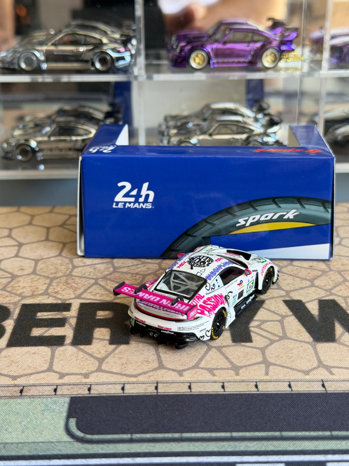 SPARK 1/64 Porsche 911 GT3 R LMGT3 No.85 IRON DAMES Le Mans 24H 2025 C. Martin