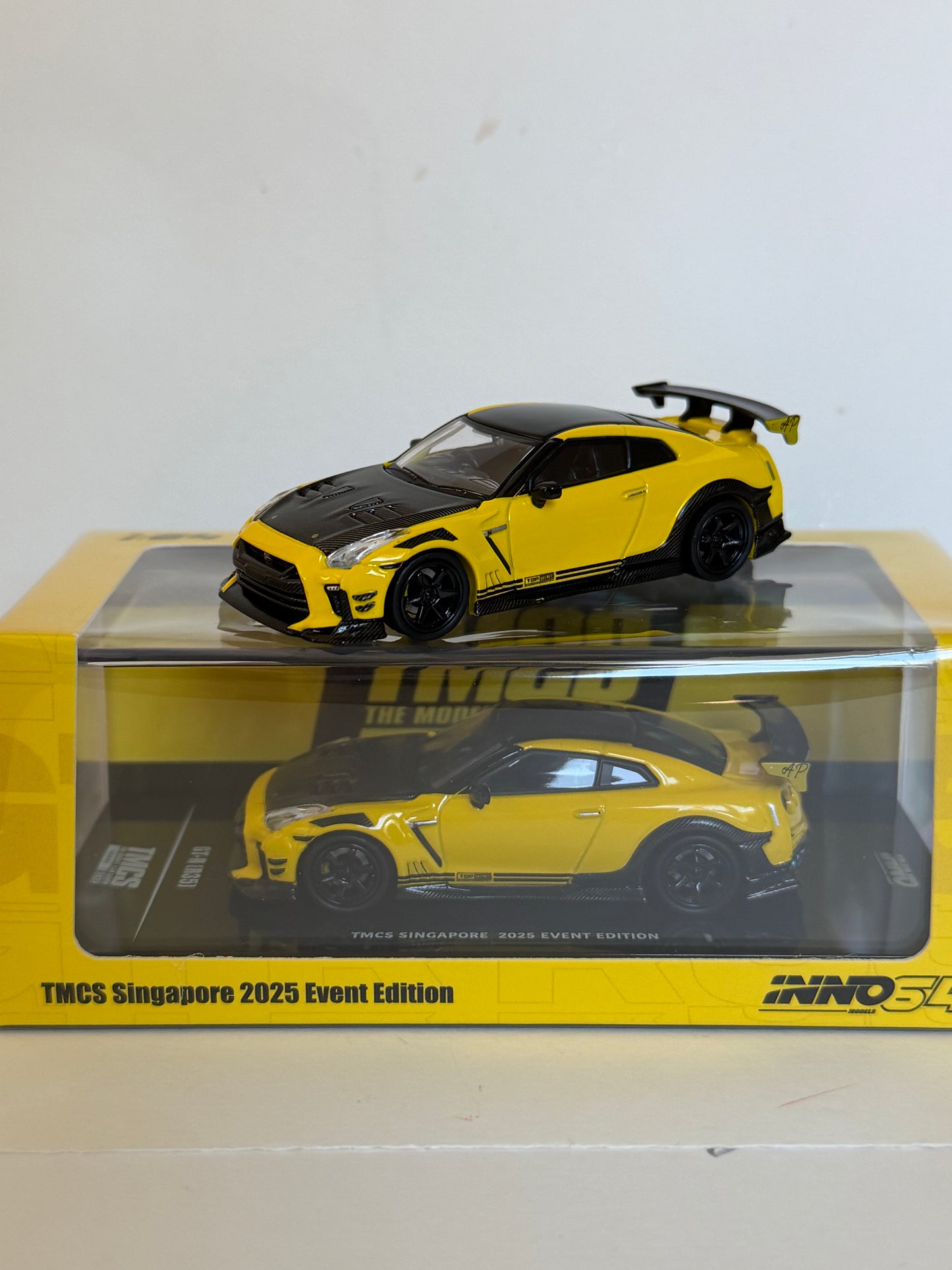 NISSAN GT-R (R35) RHD YELLOW TMCS SINGAPORE 1/64 INNO MODELS IN64-R35TS-TMCSS25