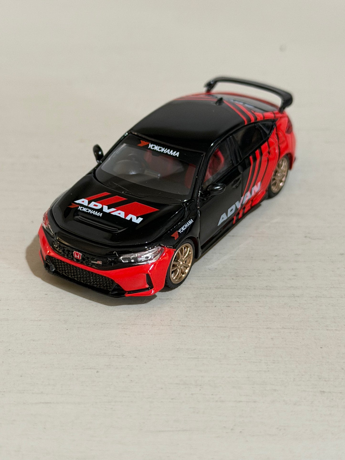 Motorhelix Honda Civic Type R (FL5) RHD (Right Hand Drive) "ADVAN" Black and Red 1/64