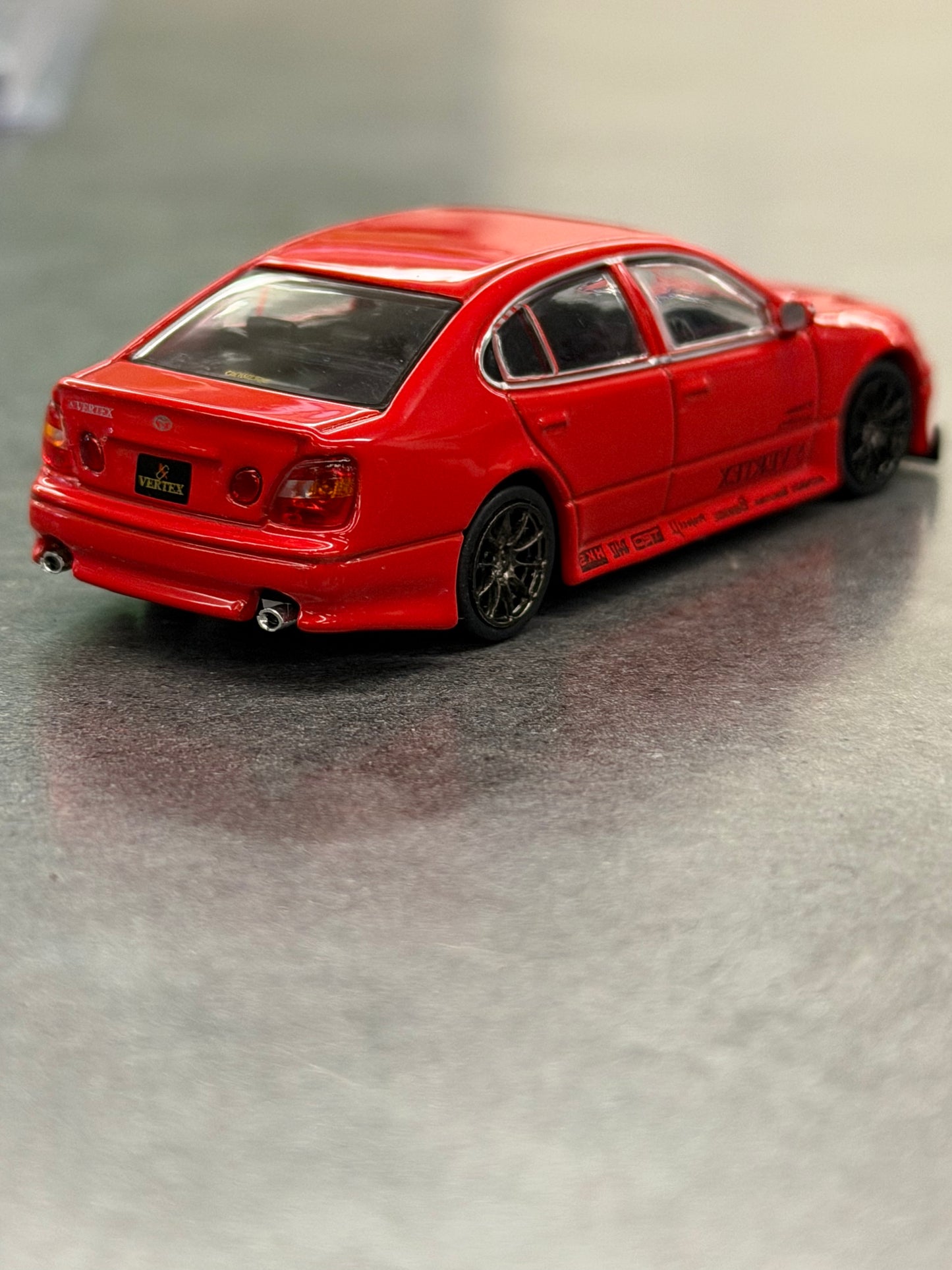 Tarmac Works 1:64 VERTEX Toyota Aristo JZS161 – Red- Mijo Exclusives – Global64