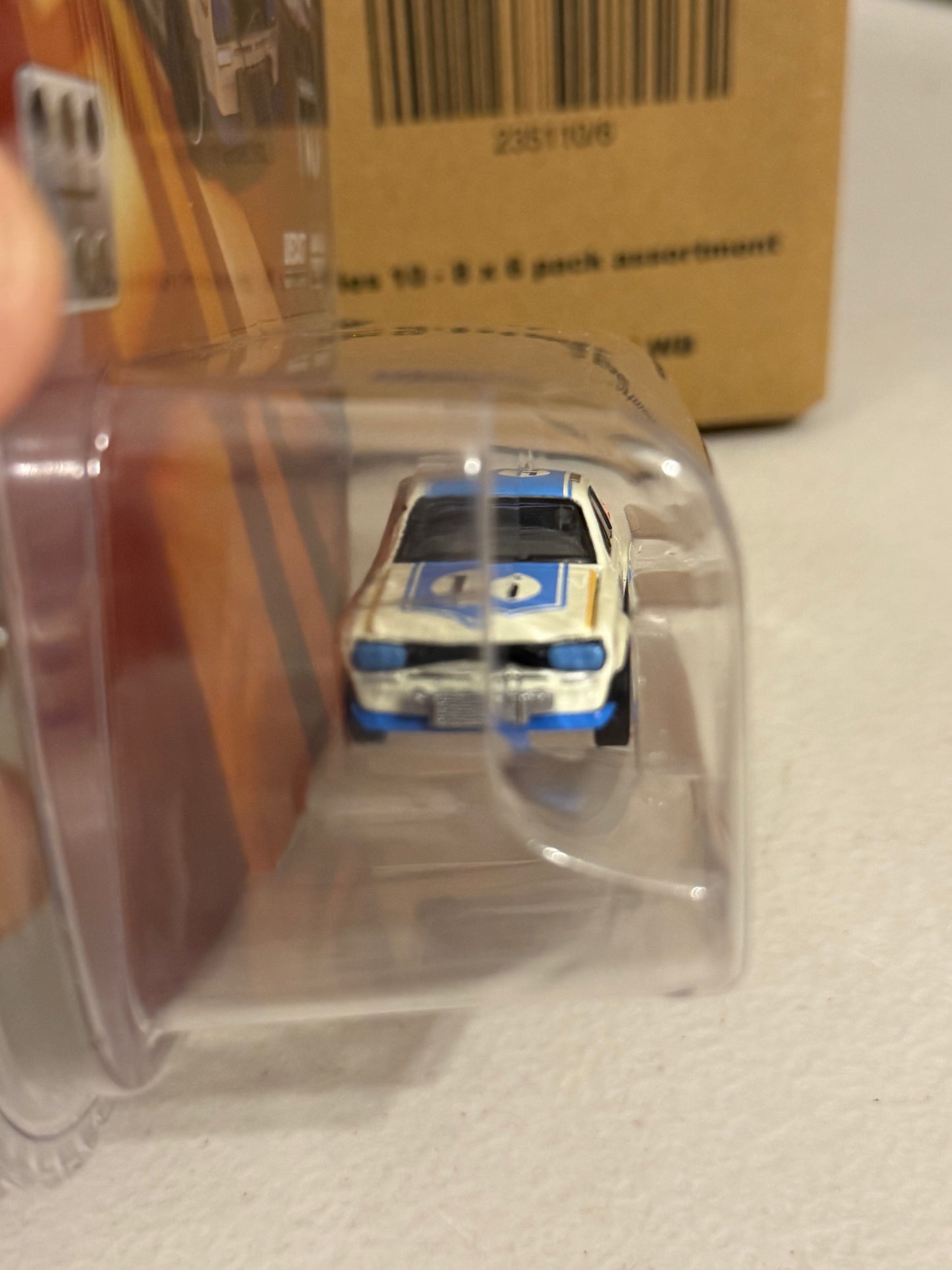 Greenlight Tokyo Torque S10 1972 Nissan Skyline 2000 GT-R (KPGC10)(50th Victory)