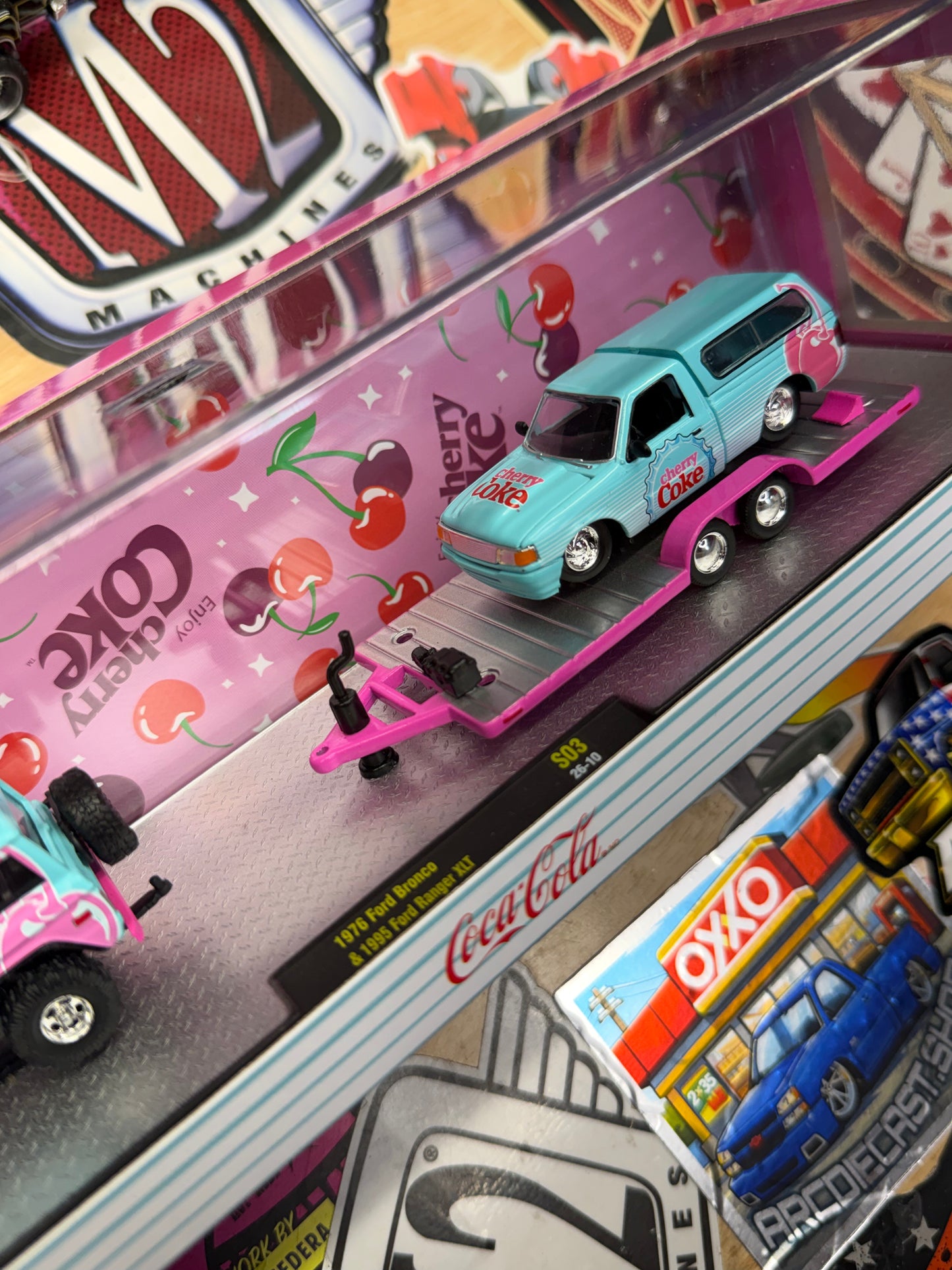 M2 Machines Hauler S03 1976 Ford Bronco & Ford Ranger XLT Coke Cherry