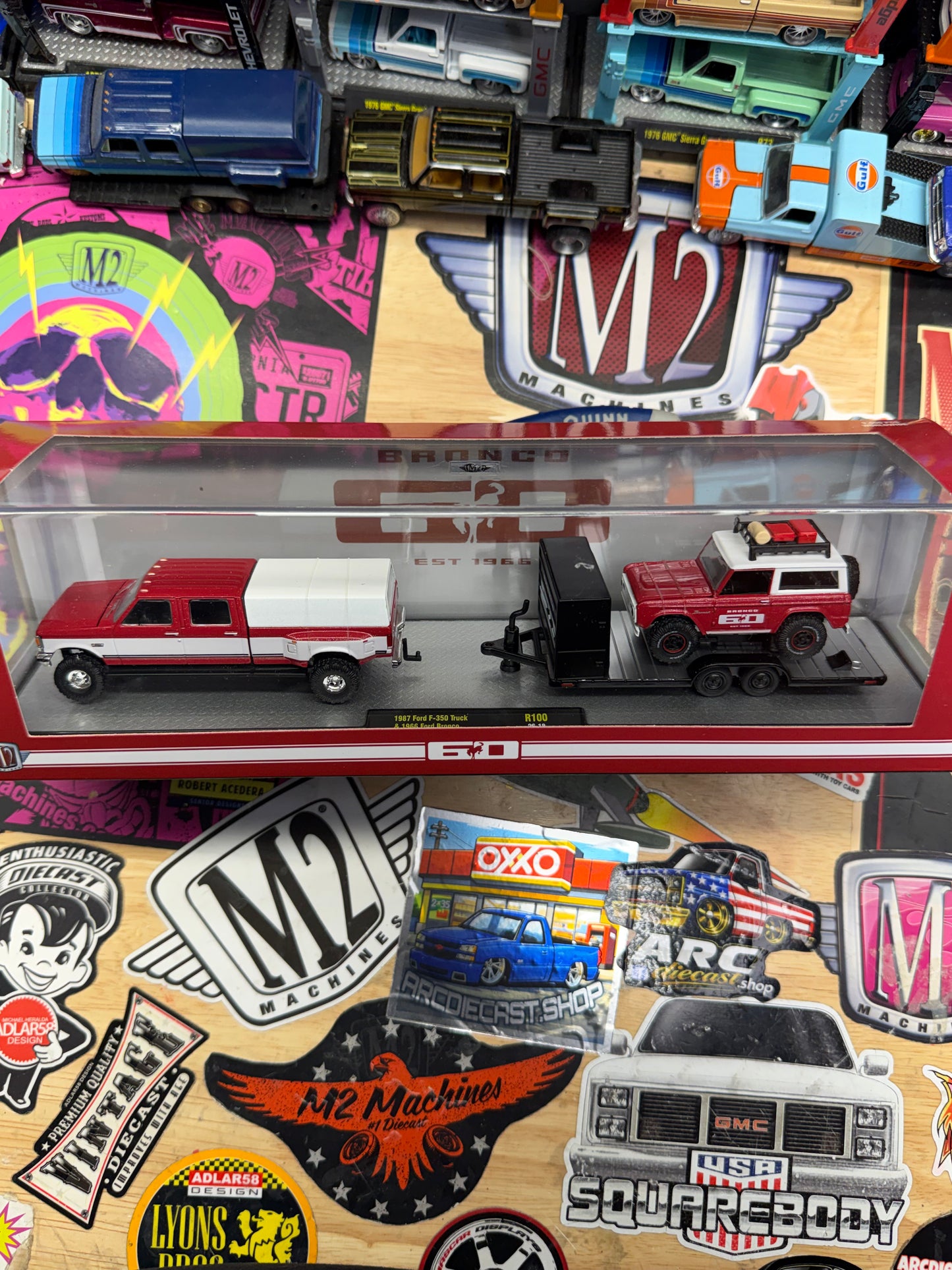 M2 Machines Hauler R100 1987 Ford F350 & 1966 Ford Bronco