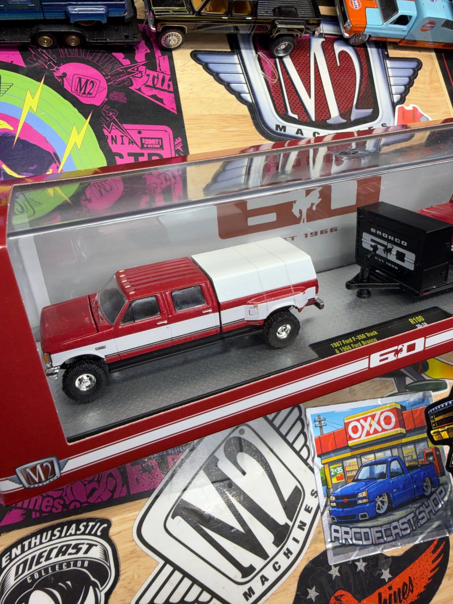 M2 Machines Hauler R100 1987 Ford F350 & 1966 Ford Bronco