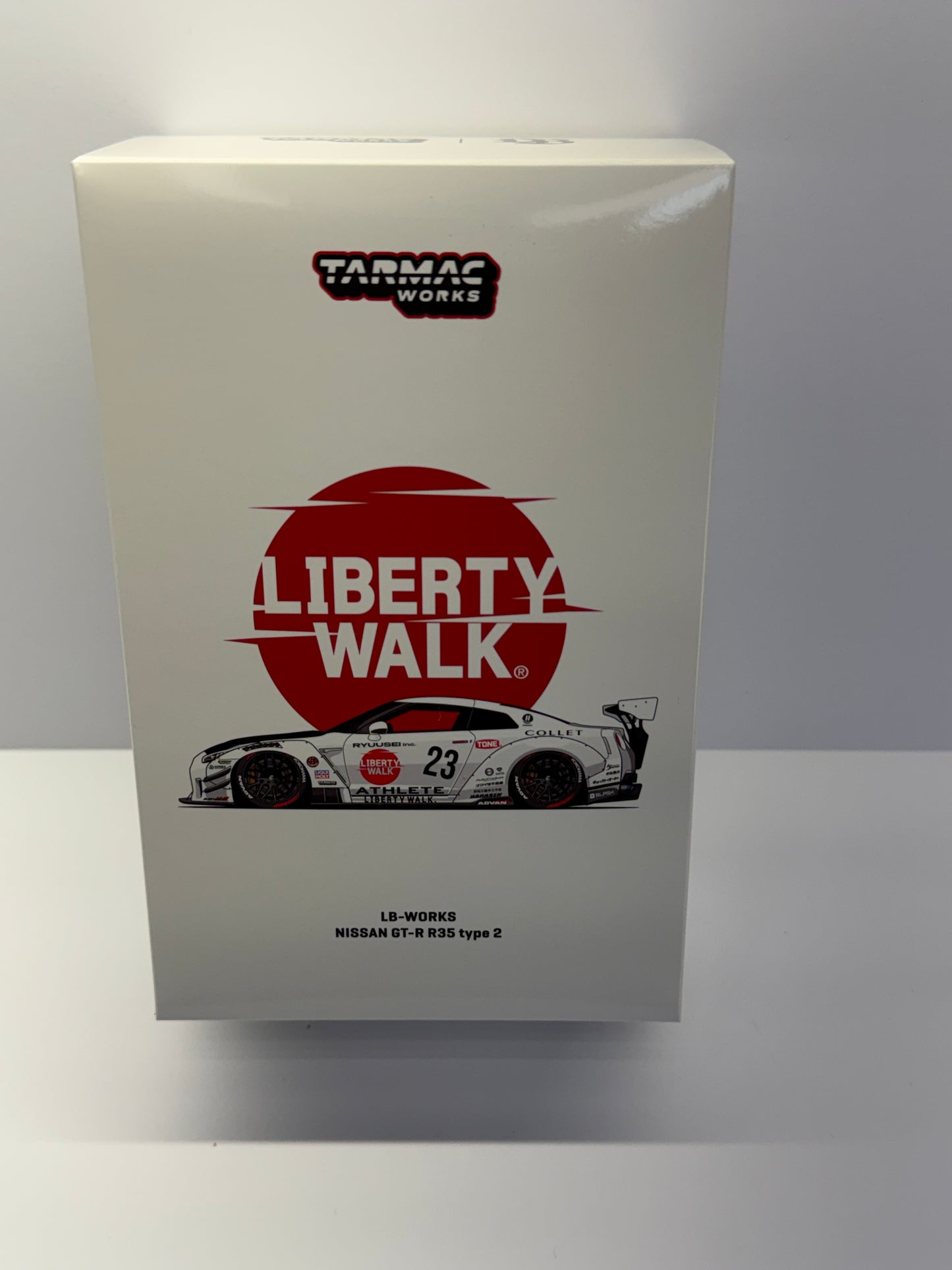 Tarmac Works 1:64 LB-WORKS NISSAN GT-R R35 type 2 With Oil Can – White