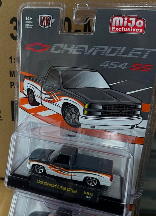 M2 Machines 1:64 1992 Chevrolet C1500 SS 454 – Two-Tone White with Grey – MiJo Exclusives